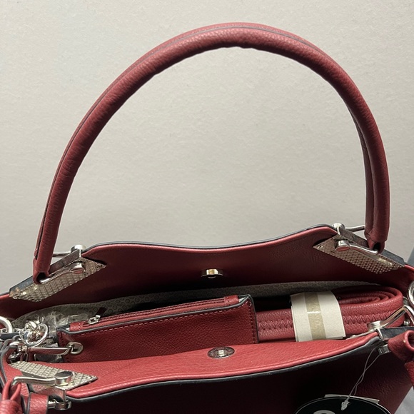 Wine color purse - brand new with tags - 3 purses in one - Picture 6 of 13